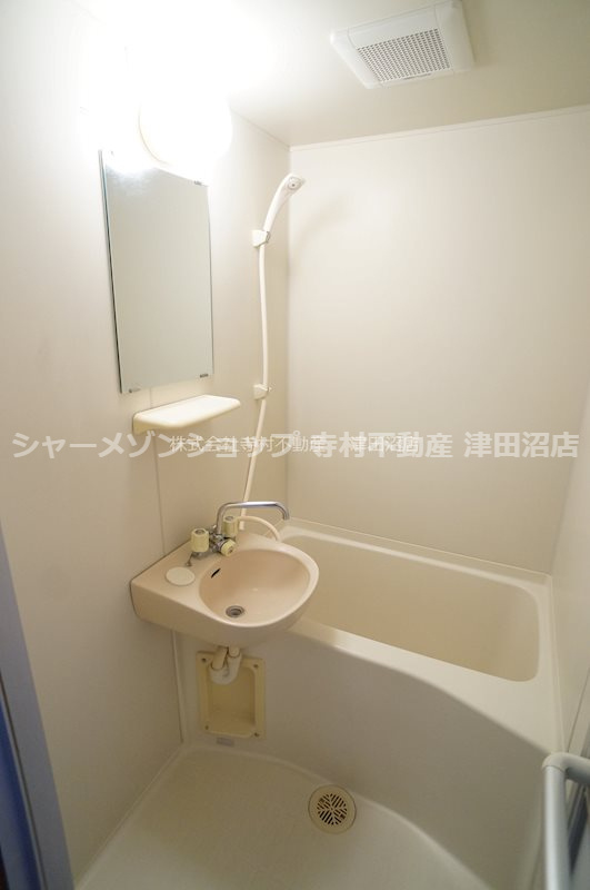 ファーストKの浴室|シャワー、鏡、洗面ボウル付きの浴室♪