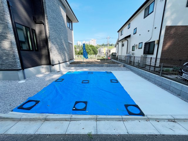 祝　成約済み　八王子市　松木　新築戸建て　１期の駐車場|～仲介手数料無料☆八王子ひなた不動産～　八王子市松木　新築戸建