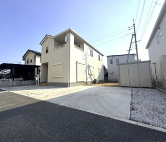 【外観】 | ゆったりとした駐車スペースが魅力的です