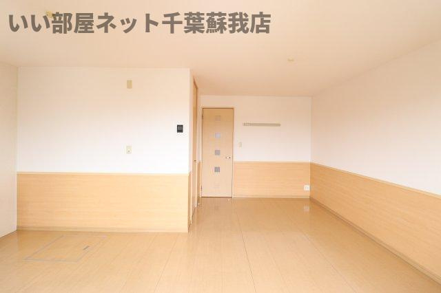 アバンサールAの居間・リビング|こちらの居間で趣味の時間をお楽しみください