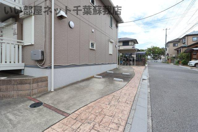 アバンサールAの駐車場|車をお持ちの方に嬉しい駐車場付きの物件です
