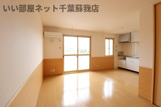 アバンサールAの寝室|広くて明るい寝室