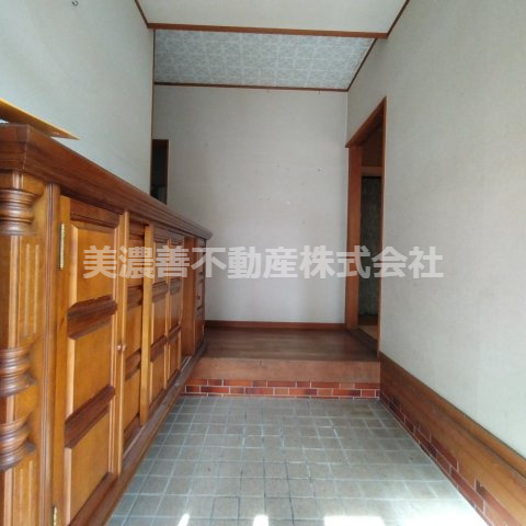 ６１０５４　揖斐郡大野町大字大野中古戸建ての玄関