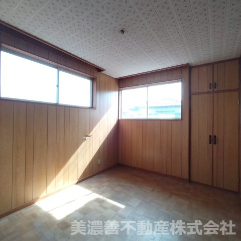 ６１０５４　揖斐郡大野町大字大野中古戸建ての洋室