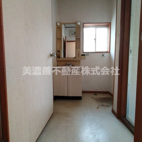 ６１０５４　揖斐郡大野町大字大野中古戸建ての洗面所