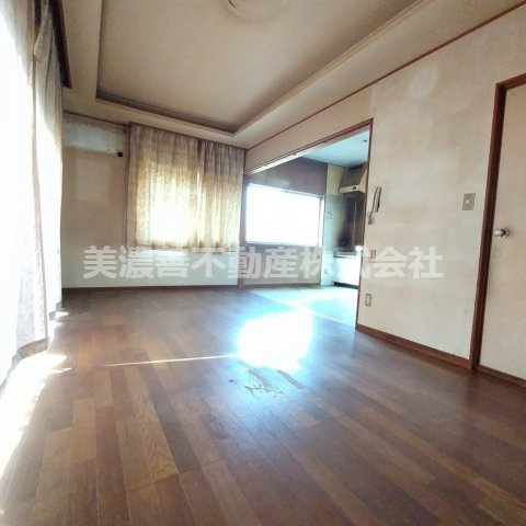 ６１０５４　揖斐郡大野町大字大野中古戸建ての居間・リビング