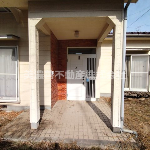 ６１０５４　揖斐郡大野町大字大野中古戸建ての玄関