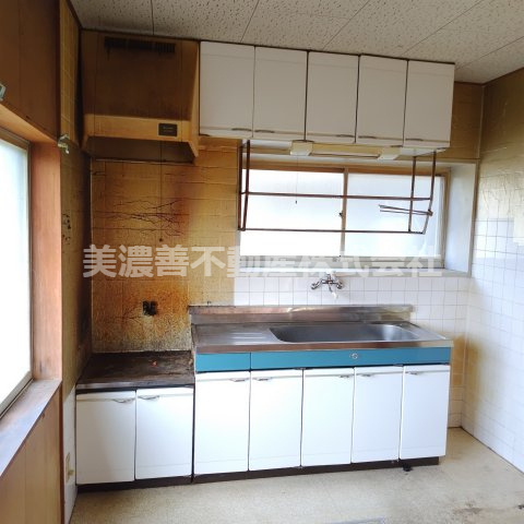 ６１０５４　揖斐郡大野町大字大野中古戸建てのキッチン