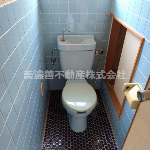 ６１０５４　揖斐郡大野町大字大野中古戸建てのトイレ