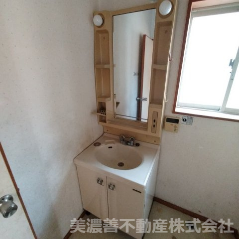 ６１０５４　揖斐郡大野町大字大野中古戸建ての洗面所