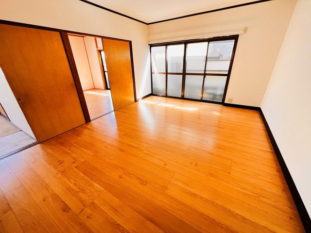 藤田アパートの居間・リビング