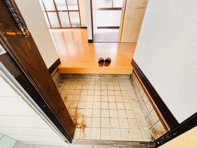 藤田アパートの玄関