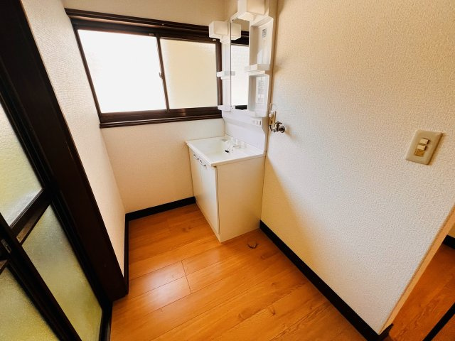 藤田アパートの洗面所