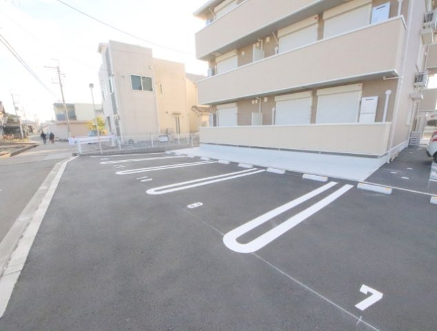 ビギーウエストの駐車場