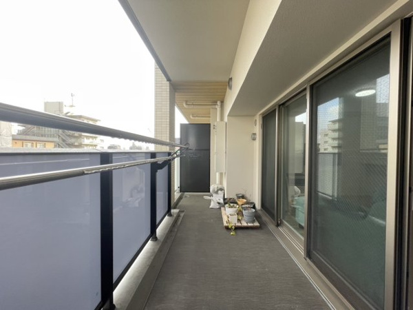 【バルコニー】 | 【バルコニー】ベランダ菜園なども楽しめる広めのバルコニー！洗濯物もたくさん干せます！
