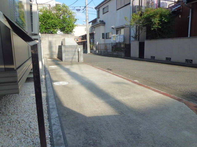 フォーレスト２大船の駐車場