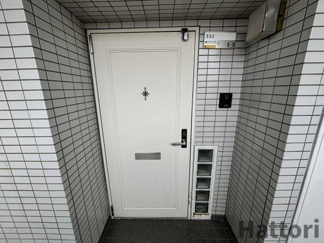 リブレ待兼山の玄関