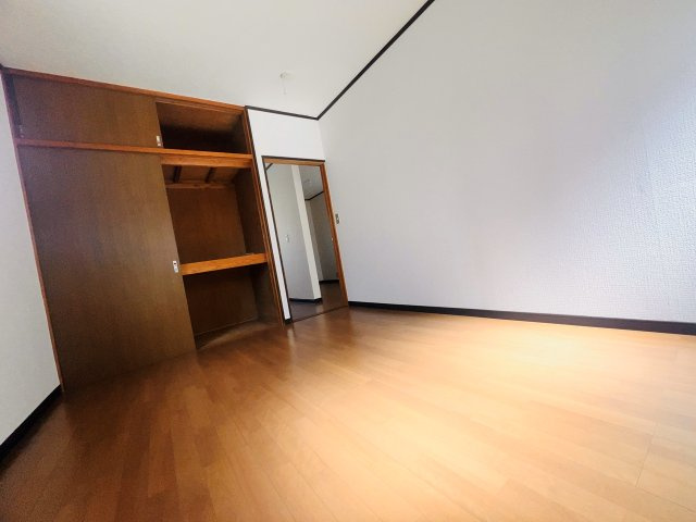 中島ハイツの洋室