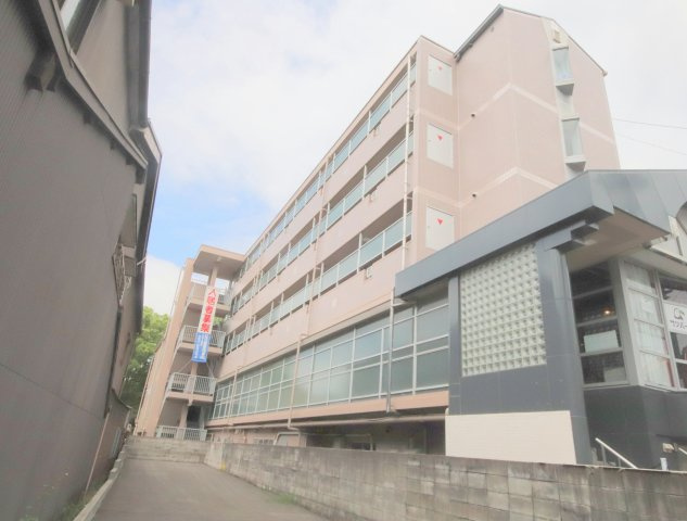 シティホームズ奈良女子大前のエントランス