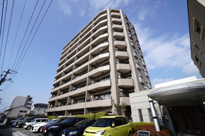 【外観】 | 【上質リノベ】庚午中パークハウス | 【資料には掲載していない情報】
物件の陽当りや通風・仕様設備やお部屋の大きさの比較、
近隣・周辺環境や街並みなど、資料には掲載していない情報が
現地にはたくさんあります。是非ご確認ください。