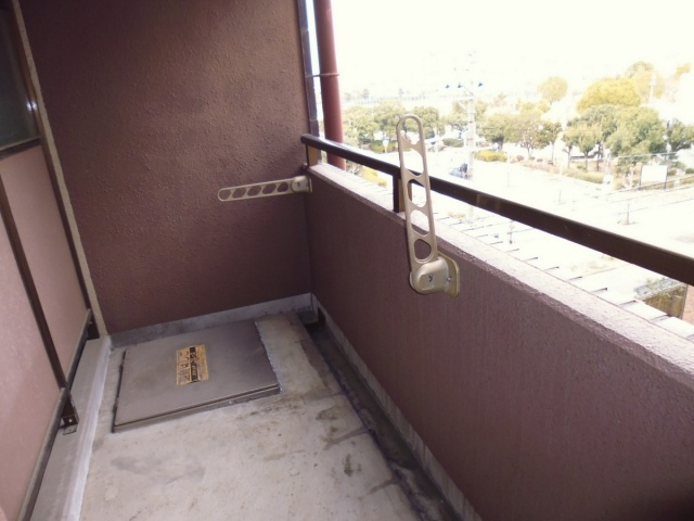 YKハイツ西明石のバルコニー