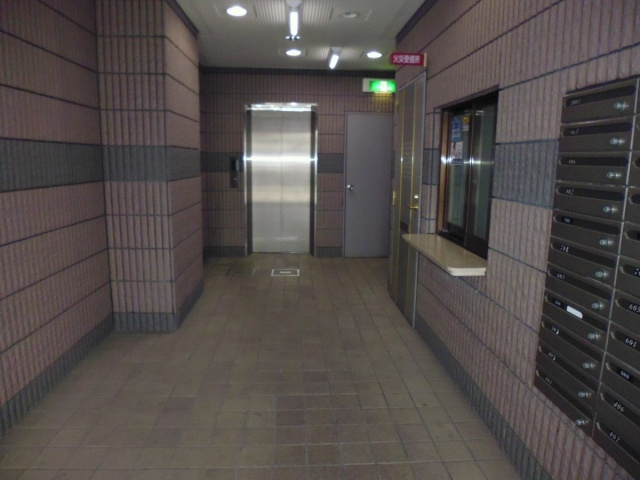 YKハイツ西明石のエントランス