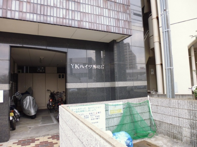YKハイツ西明石のエントランス