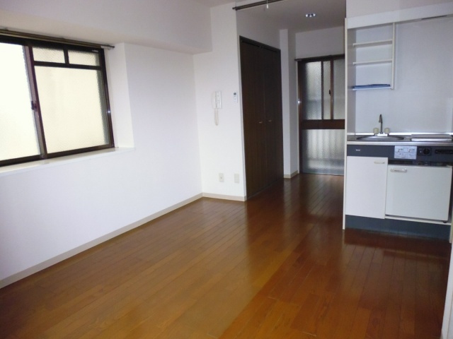 YKハイツ西明石の居間・リビング