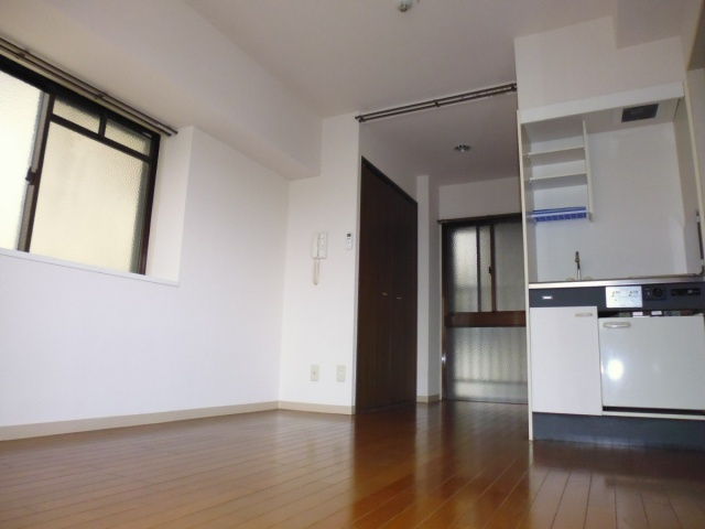 YKハイツ西明石の居間・リビング