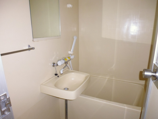 YKハイツ西明石の浴室