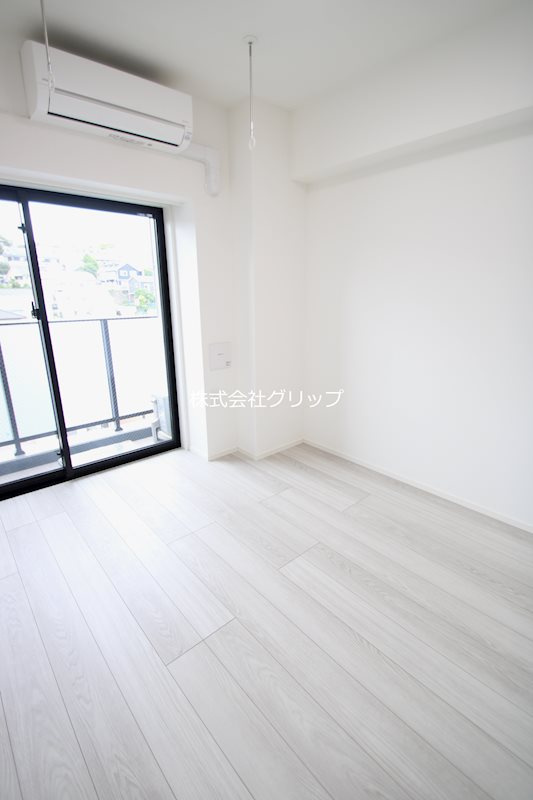 メインステージ横濱三ッ沢の洋室