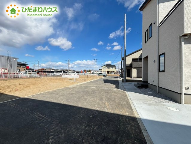 深谷市上柴町　新築一戸建て　フェリディアガーデン　06の前面道路含む現地写真