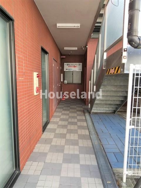 一聖ビルのエントランス