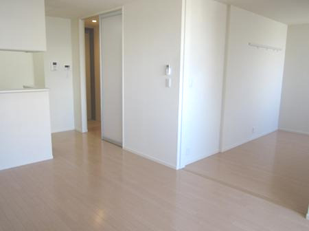 ロングウッド綾園の居間・リビング|ゆったり過ごせる居間です