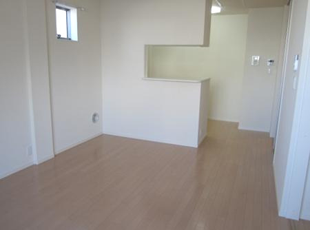 ロングウッド綾園の内装|こちらの居間で趣味の時間をお楽しみください