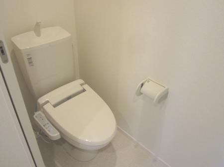 ロングウッド綾園のトイレ|落ち着いた色調のトイレです