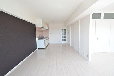 【居間・リビング】 | セルサス加茂 | こちらのリビングで趣味の時間をお楽しみください