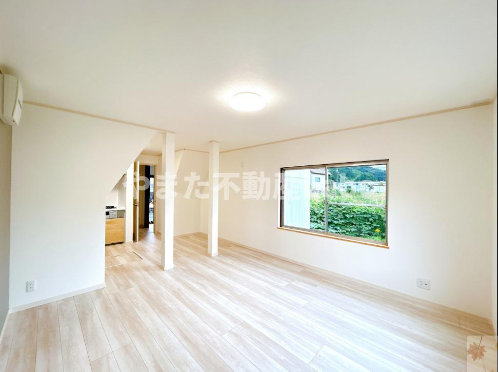 倉吉市大原中古戸建の居間・リビング