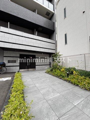 プレサンスOSAKA東中本エシデルのエントランス