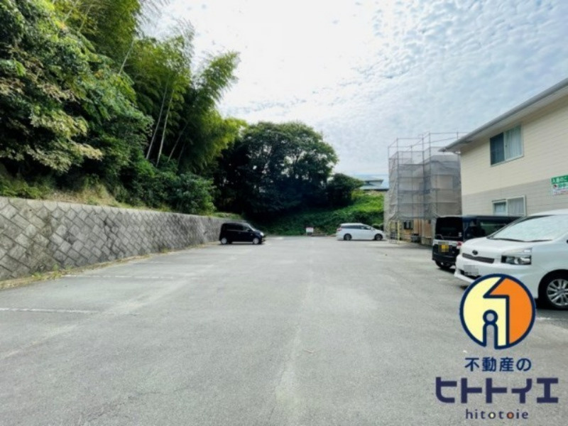 メゾン山下の駐車場