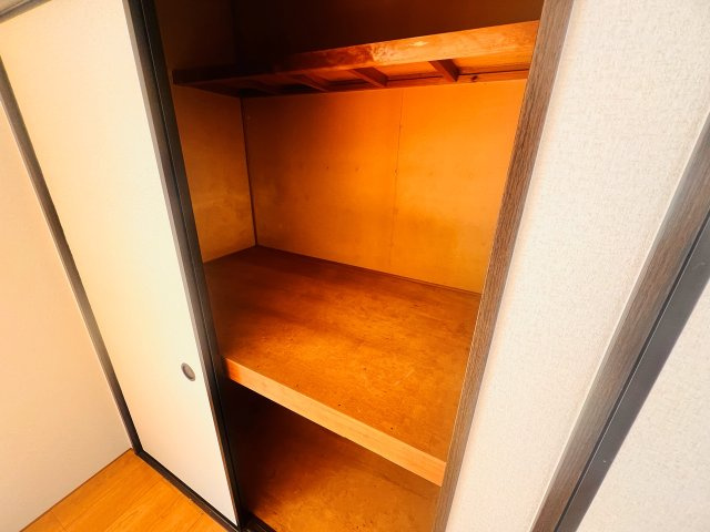 メゾン山下の収納|6帖の洋室内の収納です。