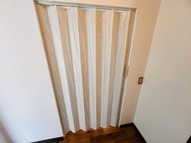 メゾン山下の設備|カーテンが設備としてついています。