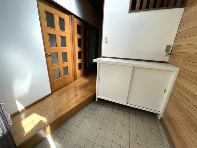 柏市中新宿貸し戸建の玄関