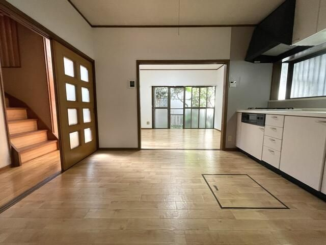 柏市中新宿貸し戸建の居間・リビング
