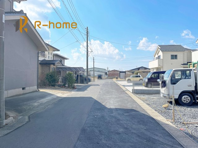 水戸市酒門町4期　新築戸建て　E号棟の前面道路含む現地写真|周辺環境も併せて案内致します♪
閑静な住宅地で笑顔あふれる新生活！
ぜひ現地へお越しください♪