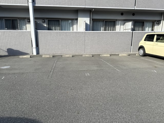 ベルメゾン・エグレットの駐車場