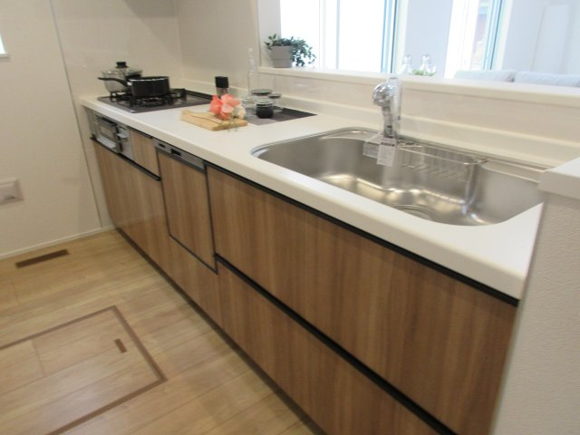 瑞穂町駒形富士山　新築戸建全6棟のキッチン|食器洗乾燥機付きでご家族の食器もスッキリピカピカ☆