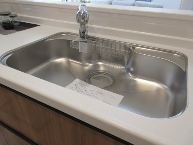 瑞穂町駒形富士山　新築戸建全6棟のキッチン|浄水器付きシンク