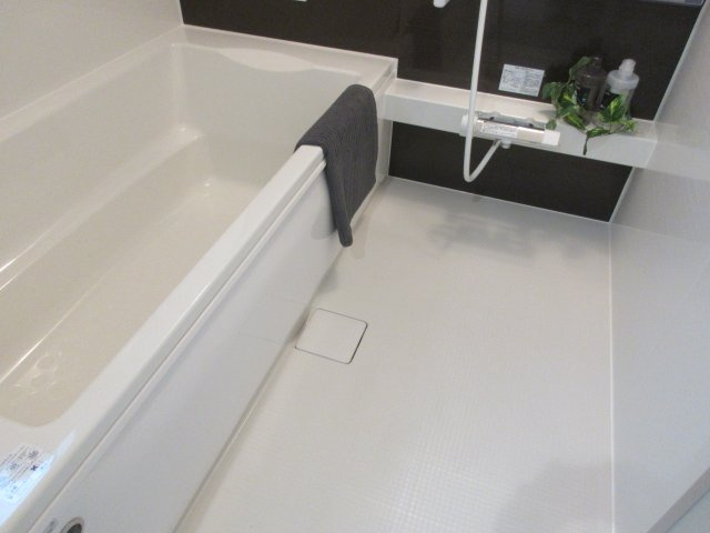 瑞穂町駒形富士山　新築戸建全6棟の浴室|お子様と一緒に入っても足を伸ばしてゆっくり入れますよ♪