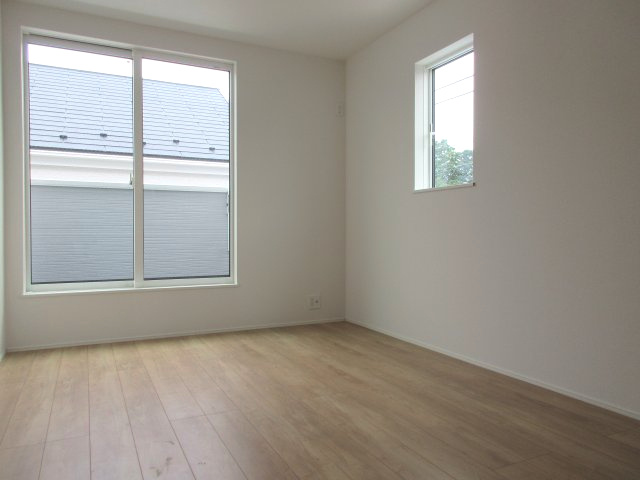 瑞穂町駒形富士山　新築戸建全6棟の洋室|主寝室広々8.5帖！！バルコニーに面した明るいお部屋です☆